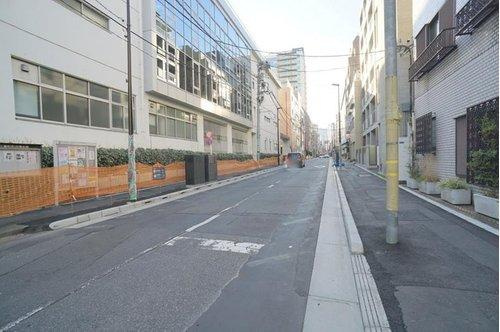 九段南３　土地の前面道路含む現地写真|南東側　公道　幅員約10.9m　接道約16.0m