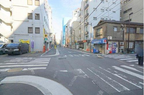 九段南３　土地の前面道路含む現地写真|南東側　公道　幅員約10.9m　接道約16.0m