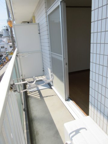 星ヶ丘アパートメントのバルコニー