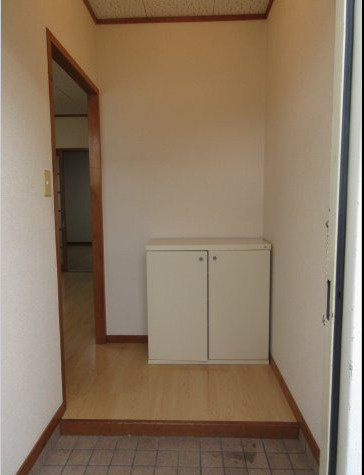 星ヶ丘アパートメントの玄関