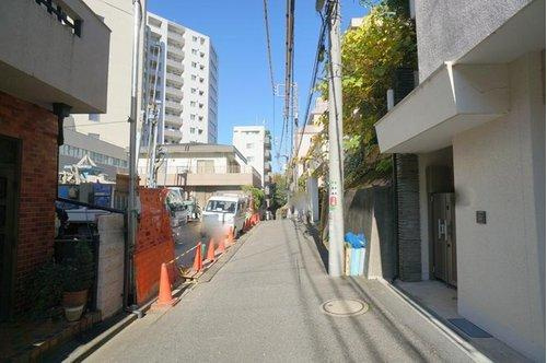 大塚１　土地の前面道路含む現地写真|西側は通路に接道あり