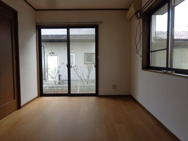 レジデンスまほろばＧ棟の洋室