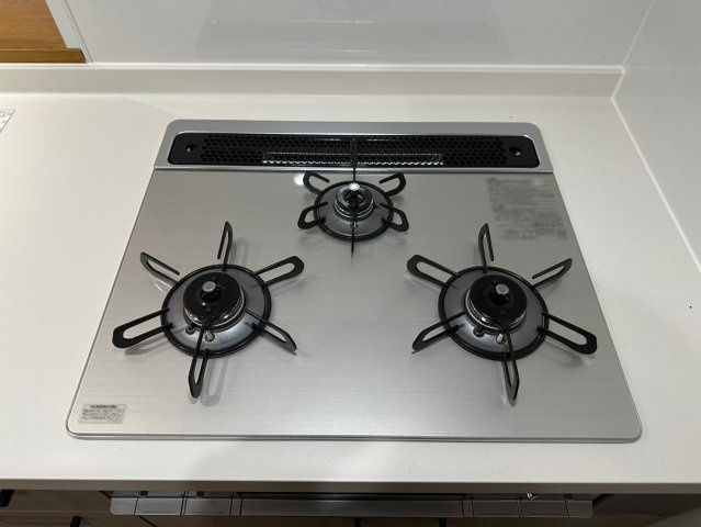 シティコーポ春里の設備|グリル付きの３口コンロなので、同時進行でお料理の効率が上がります♪