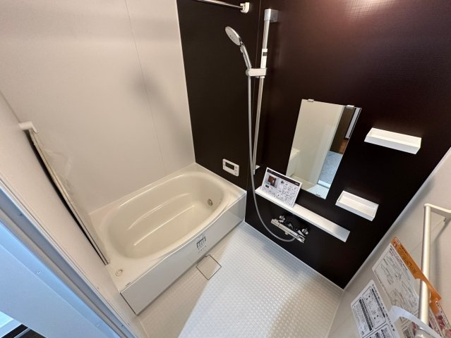 シティコーポ春里の浴室|毎日の疲れを癒すことができる、ゆったりとした広さの浴室。