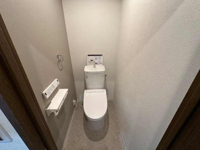 シティコーポ春里のトイレ|温水洗浄暖房機能付きで冬場でも快適です♪