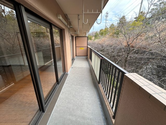 シティコーポ春里のバルコニー|陽当たりのいい南面バルコニー♪天気のいい日はお布団や洗濯物をたくさん干せます♪