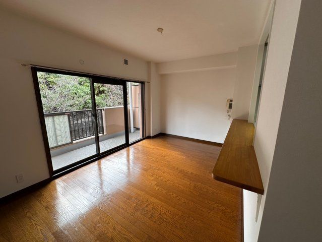 シティコーポ春里の居間・リビング|暮らしの中心となるリビングはゆったりくつろげる空間。