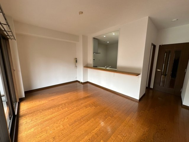 シティコーポ春里のダイニング|ダイニングテーブルを置くスペースが十分確保できます！