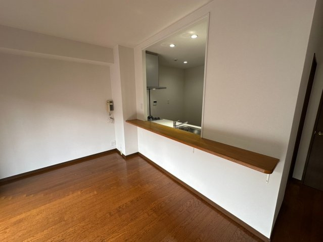 シティコーポ春里のキッチン|キッチンでお料理を作る家族と楽しい会話がでるリビング♪