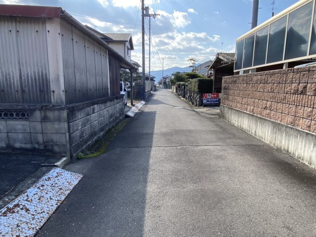 西条市新市　売土地の前面道路含む現地写真