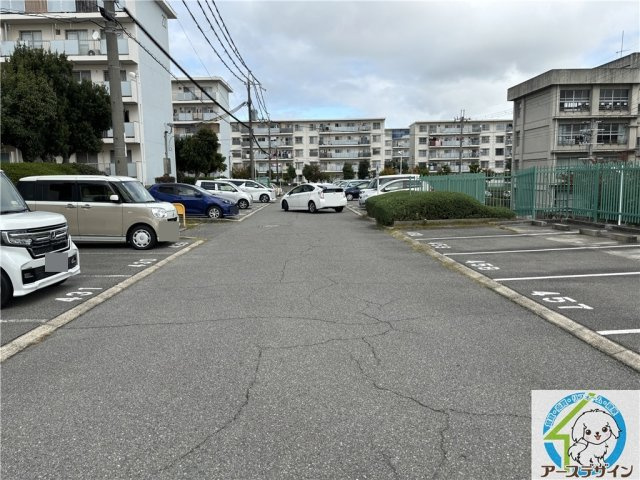 大久保東第一住宅19号棟の駐車場