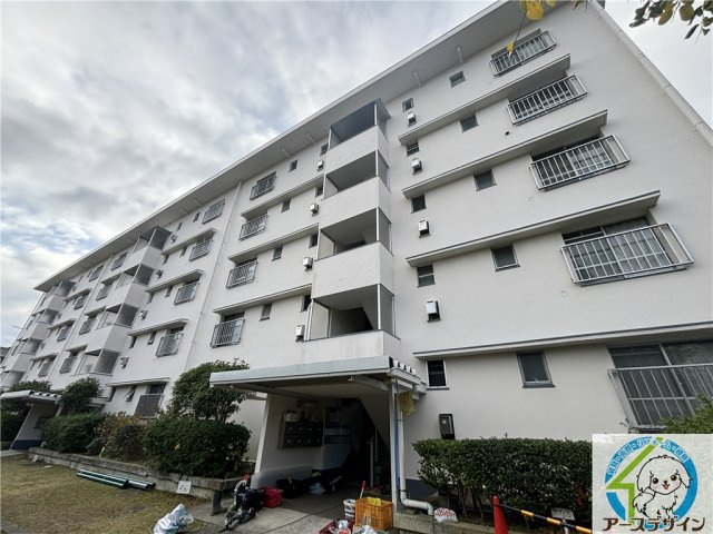 大久保東第一住宅19号棟のエントランス