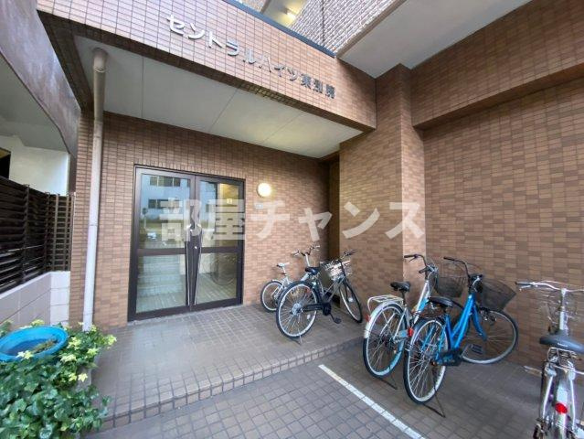 セントラルハイツ東別院のエントランス