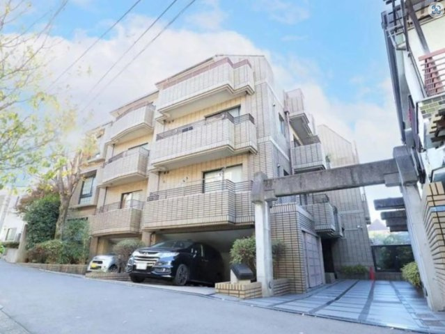 グランドメゾン北新宿の外観