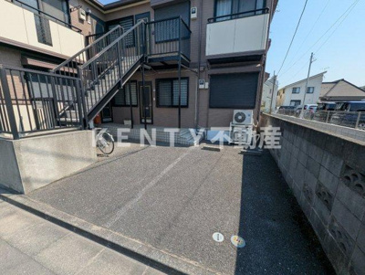 【駐車場】 | ハイツローリエ | 車をお持ちの方に嬉しい駐車場付きの物件です