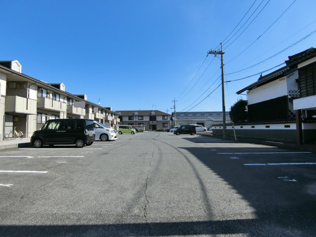 メゾンリヴェール　C棟の駐車場