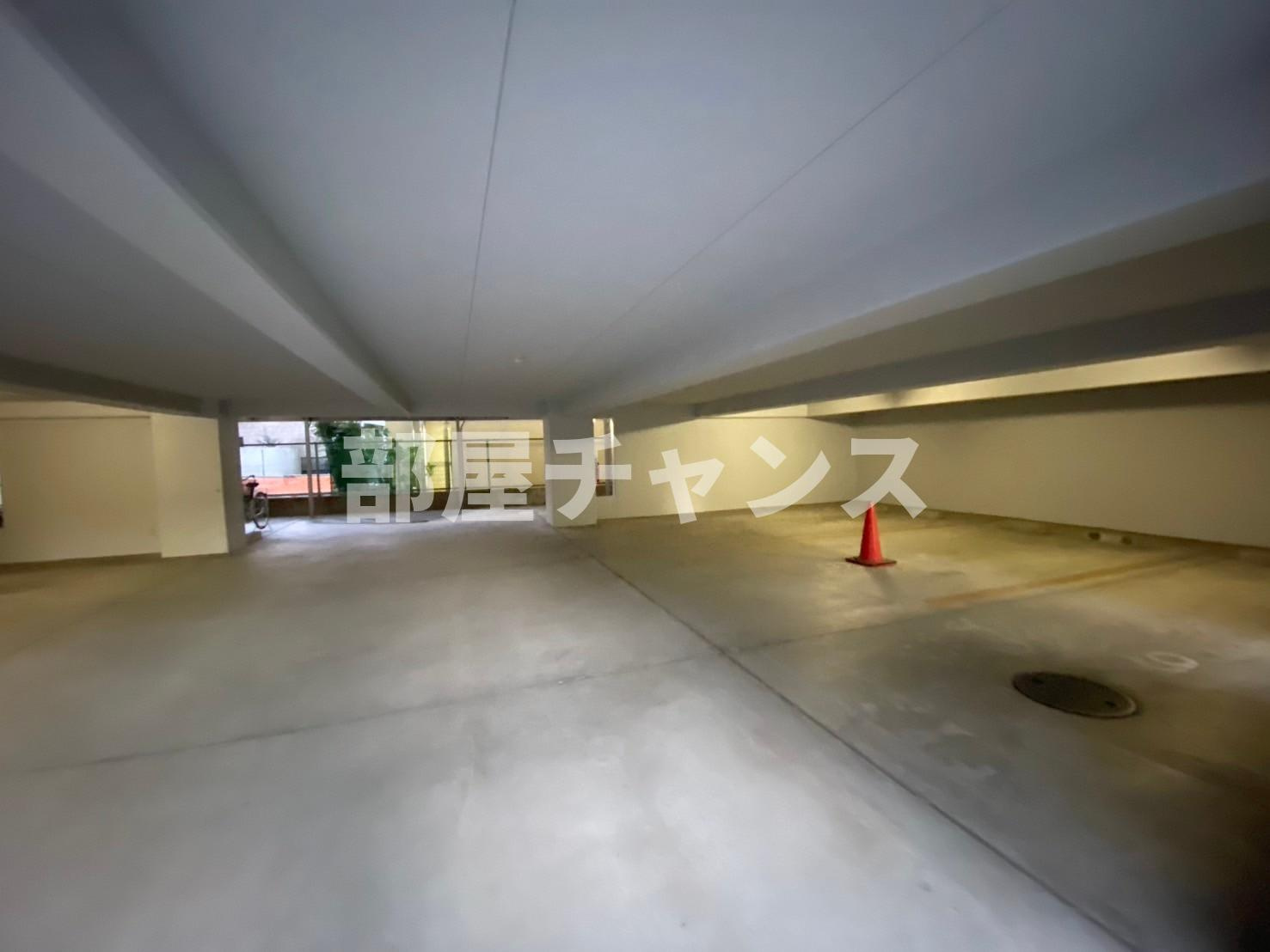 セントラルハイツ金山の駐車場