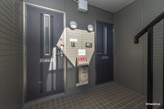 フォースアベニュー和田のエントランス