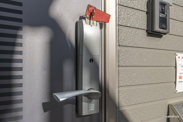 フォースアベニュー和田のエントランス