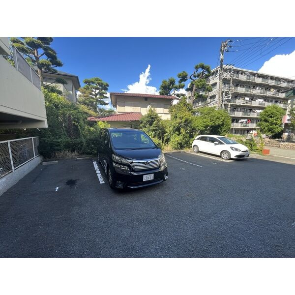 ハウゼケイ魚崎の駐車場