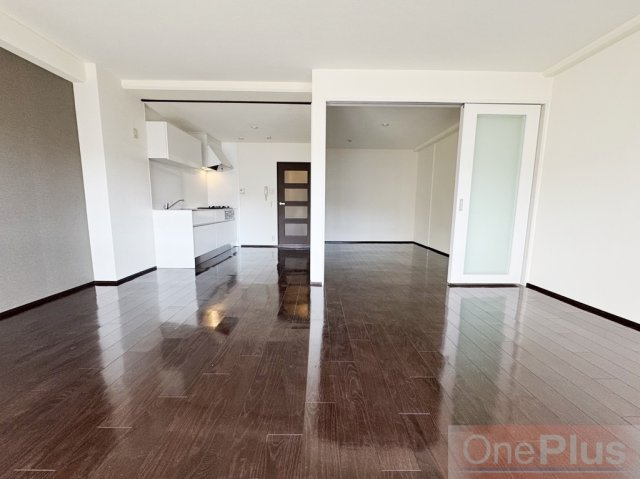 ハウゼケイ魚崎の居間・リビング