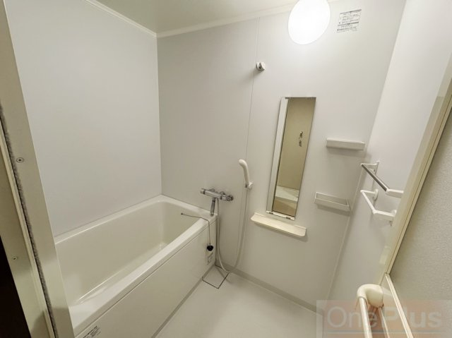 ハウゼケイ魚崎の浴室