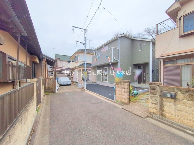 月々5万円台～　新築戸建　川越市安比奈新田第4の前面道路含む現地写真|前面道路：南東側4.2ｍ位置指定道路