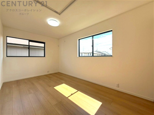 創造性や成長を促す遊びの空間を提供。学習や趣味に集中できる環境を整えます。個別のプライベートスペースは自己表現と自立心を育み、心地よい睡眠環境を整えリラックスできる場所を提供。