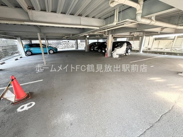 東大阪市稲田本町２丁目の賃貸マンションの駐車場