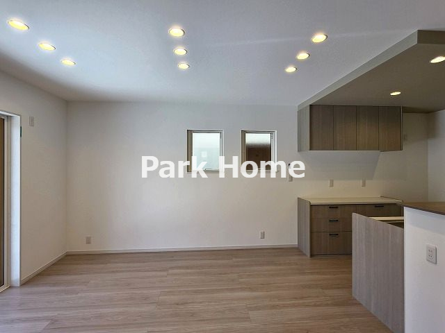 高知市高須3丁目　新築戸建ての居間・リビング|１F:13.5LDK