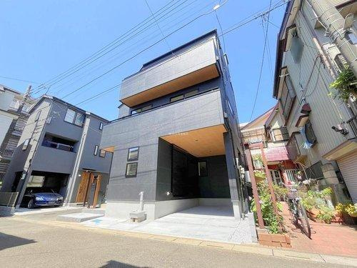 富士見市関沢２丁目の中古一戸建の外観|◇外観◇
2024年5月撮影
鶴瀬駅徒歩8分、みずほ台駅徒歩13分と2駅徒歩圏内で便利な立地！
南西角地につき陽当たり良好！

資料請求やご見学などお気軽にお問い合わせください。