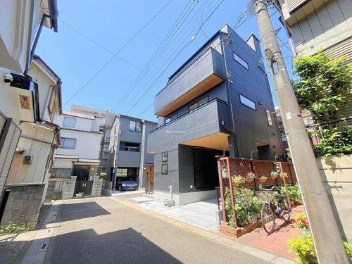 富士見市関沢２丁目の中古一戸建の前面道路含む現地写真|◇前面道路◇
周辺は低層住宅が建ち並ぶ落ち着いた住環境です。