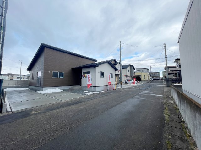 郡山市富久山町7期　priSUMA　全3棟の前面道路含む現地写真