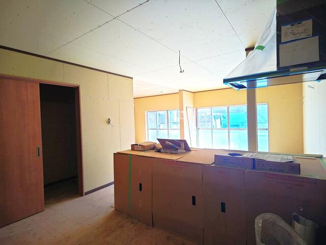 リフォーム住宅　高富の独立洗面台|新品のカウンターキッチン設置！