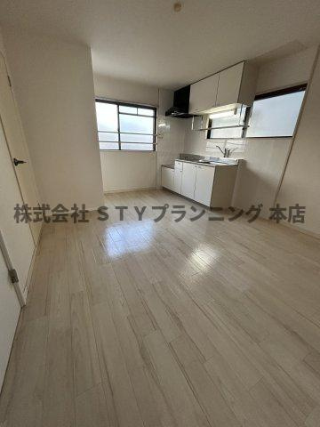 仲介手数料０円！箕ノ手ハイツCの居間・リビング