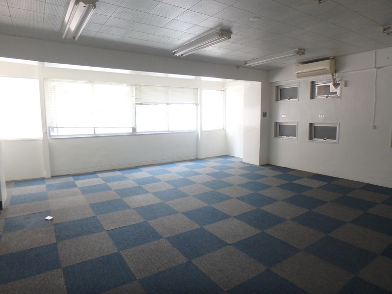 スドウビルの内装