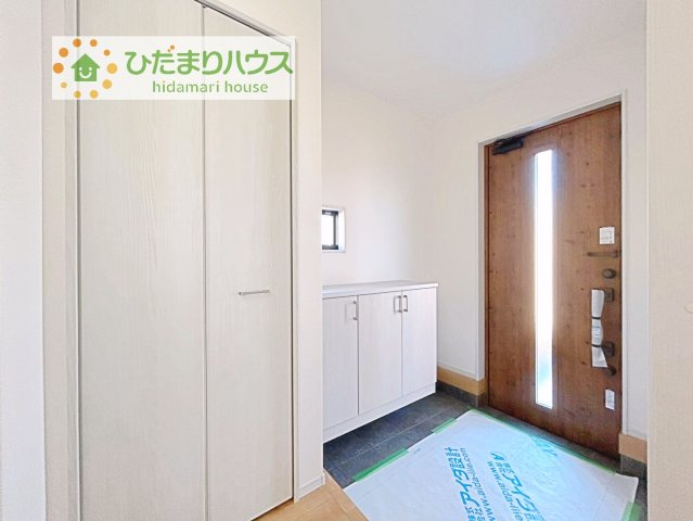 【玄関】 | 坂東市沓掛23-P1　新築戸建　15号棟 | 丁度良い靴箱のサイズ♪これだけあれば家族全員の靴がしまえてスッキリ(^O^)