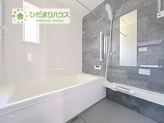 【浴室】 | 坂東市沓掛23-P1　新築戸建　15号棟 | 清潔感のある浴室はゆったり浸かれて日頃の忙しさから解放してくれます(^^♪