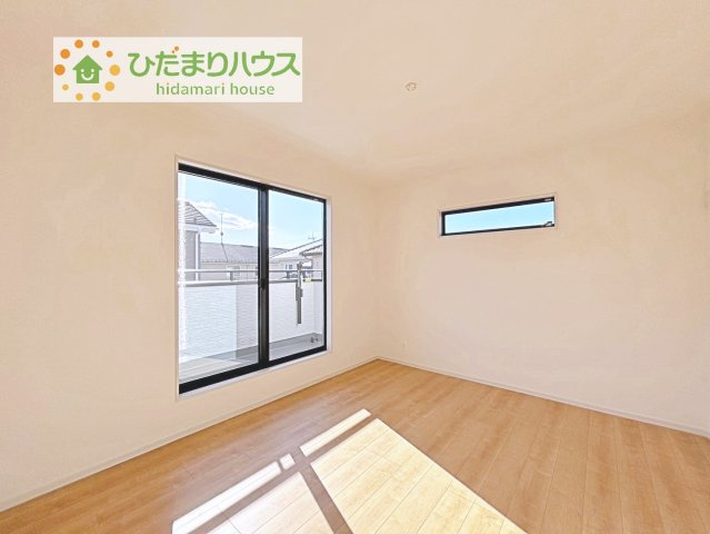 【寝室】 | 坂東市沓掛23-P1　新築戸建　15号棟 | バルコニーに面していて、たっぷり光りの入る明るい主寝室です！