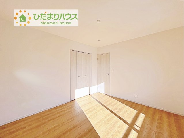 【寝室】 | 坂東市沓掛23-P1　新築戸建　15号棟 | 広めの主寝室は、ベッドの他にもパソコンデスクやドレッサーなども置けちゃいます(*^-^*)