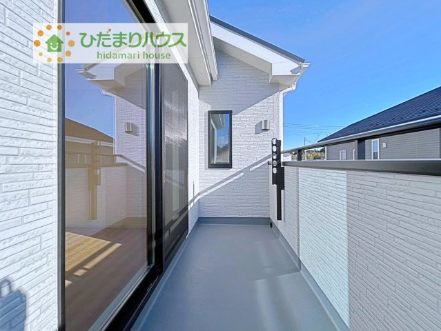 【バルコニー】 | 坂東市沓掛23-P1　新築戸建　15号棟 | 広々としたバルコニー。お洗濯物もぜーんぶ干せちゃいます！！