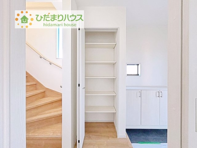 【収納】 | 坂東市沓掛23-P1　新築戸建　15号棟 | 嬉しい玄関横収納収♪納場所に困る掃除機や掃除用具はココへ！！