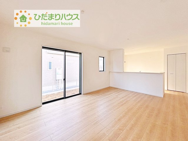 【居間・リビング】 | 坂東市沓掛23-P1　新築戸建　15号棟 | 早くお仕事終わらせて、家に帰りたくなるようなリビングです(^^♪