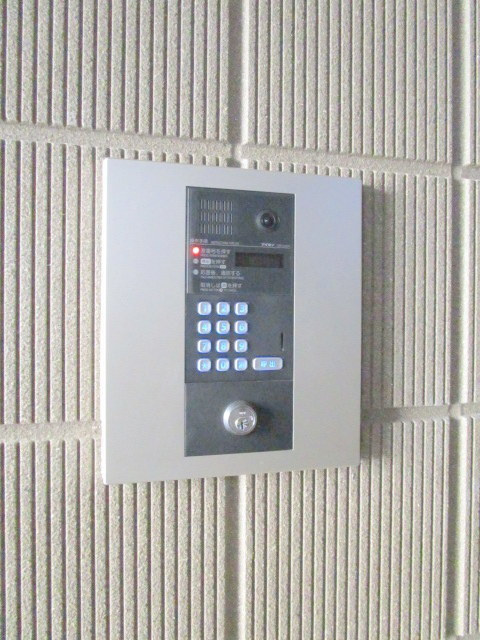 コントレイルのセキュリティ|オートロック付きのエントランス