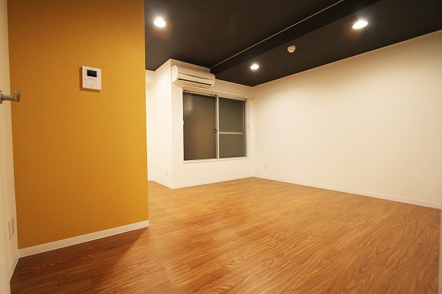 クルエボヌール駅前