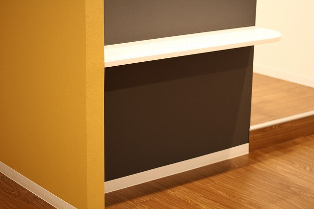 クルエボヌール駅前