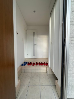 【玄関】 | Cradlegarden名古屋市緑区諸の木第1全2棟＜新築一戸建て | キャンペーン対象物件です♪詳細は弊社ホームページもしくはスタッフまでお気軽にお問合せ下さいませ♪ お役に立てる自信があります♪