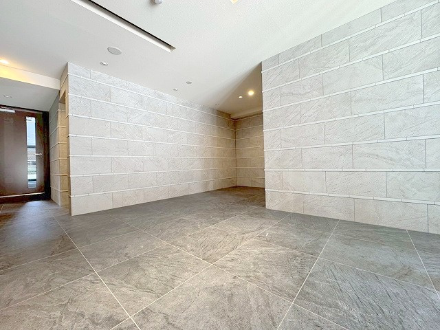 プレサンスNEO上新庄PRIMECRUISのロビー