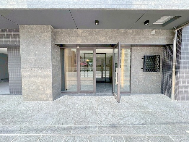 プレサンスNEO上新庄PRIMECRUISのエントランス