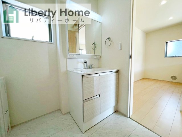 水戸市見川第14　新築戸建　1号棟の独立洗面台